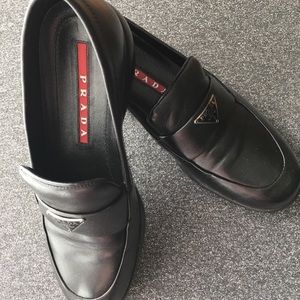 Prada shoes almost new (is to big for me)😔